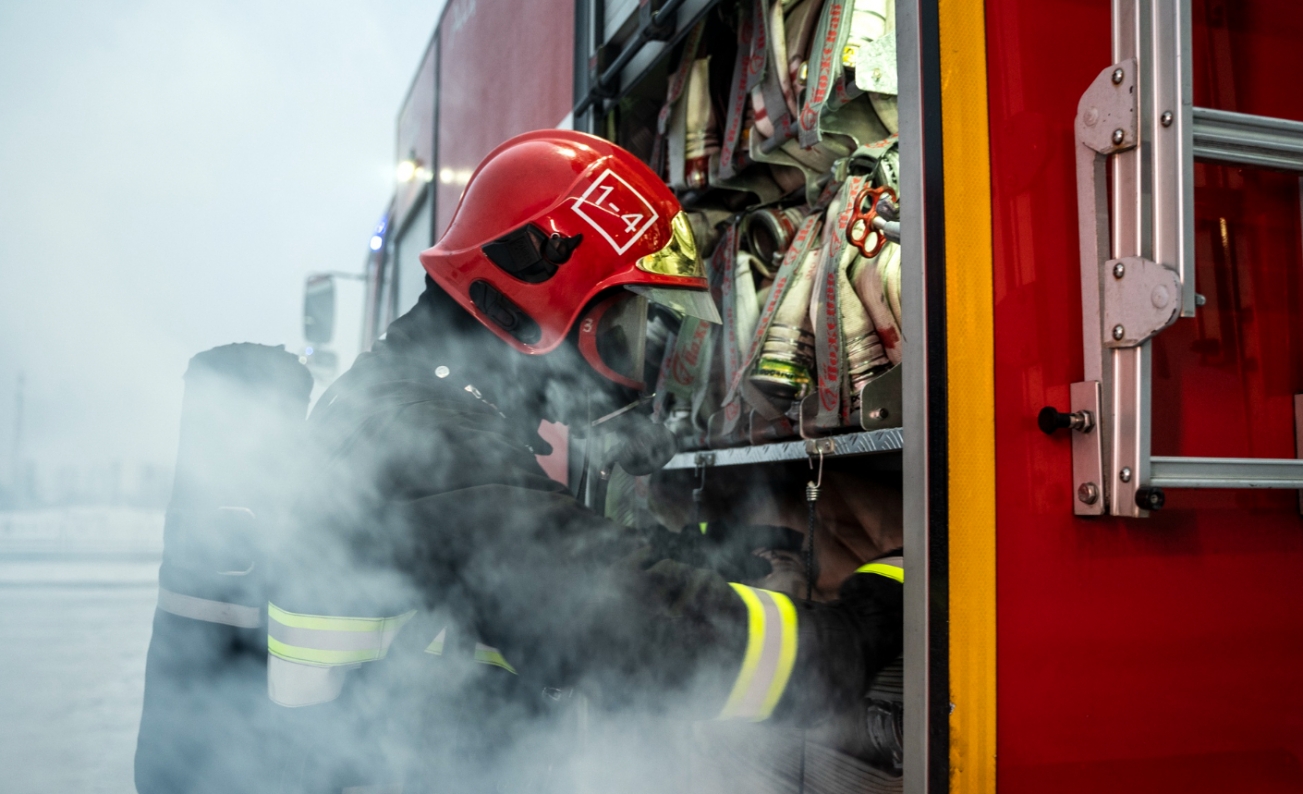 Tragiczny pożar domu w Gorzowie. Człowiek, który wdychał dym, został hospitalizowany