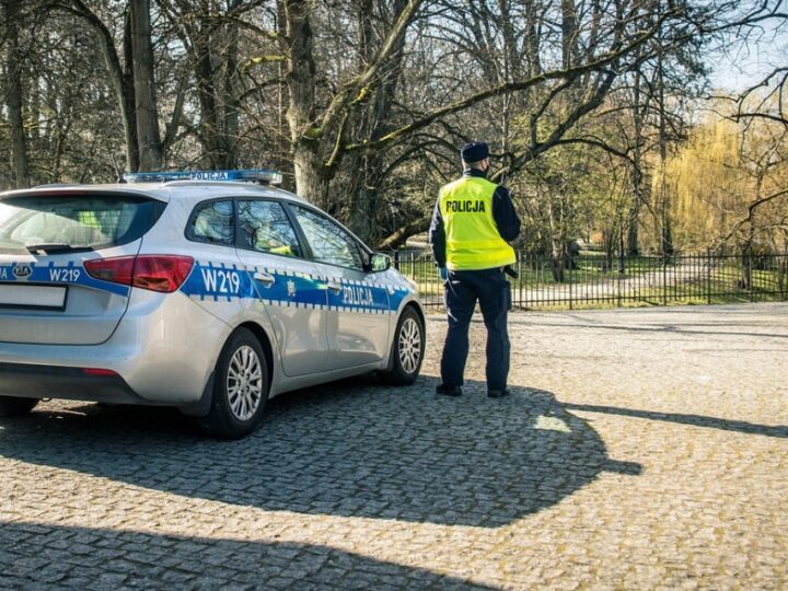 Zagadkowe odkrycie na działkach w Gorzowie: Zwłoki mężczyzny w beczce służącej jako zbiornik na deszczówkę