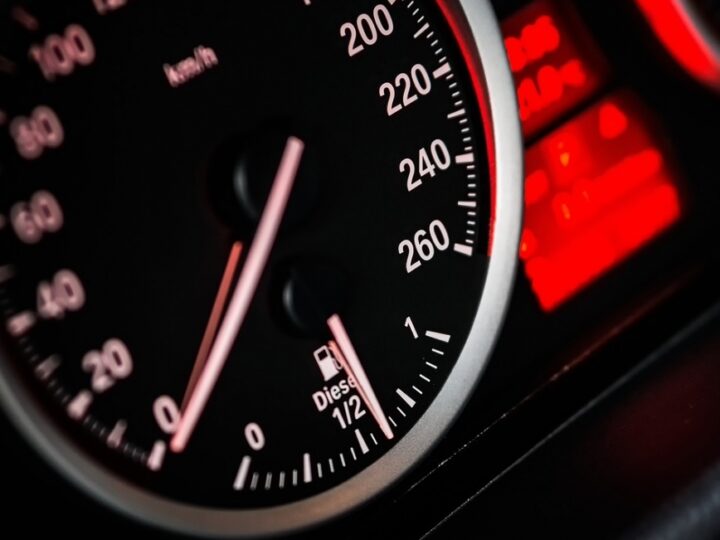 Kierowca audi, z prędkością 207 km/h, zatrzymany na drodze S3. Przekroczenie prędkości tłumaczył obowiązkami biznesowymi