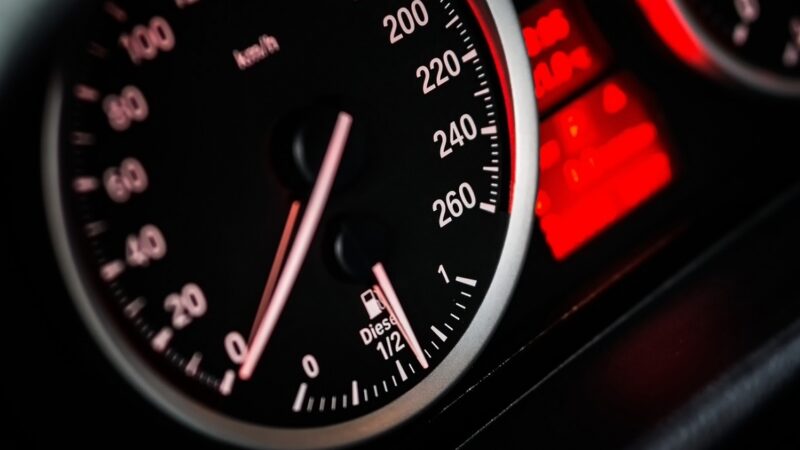 Kierowca audi, z prędkością 207 km/h, zatrzymany na drodze S3. Przekroczenie prędkości tłumaczył obowiązkami biznesowymi