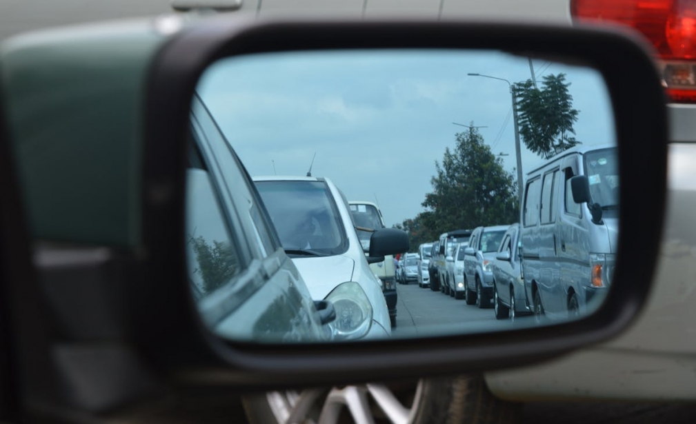 72-latek bez uprawnień potrącił pieszego. Grozi mu surowa kara